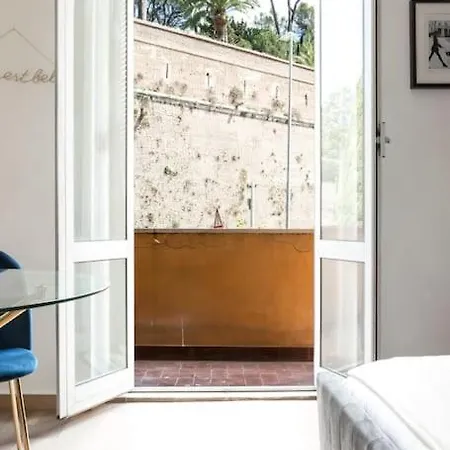 Apartment Serendipity Vatican Door House